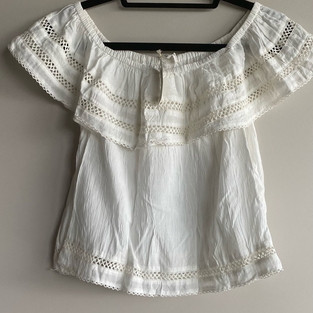 Aritzia Wilfred off the shoulder shirt